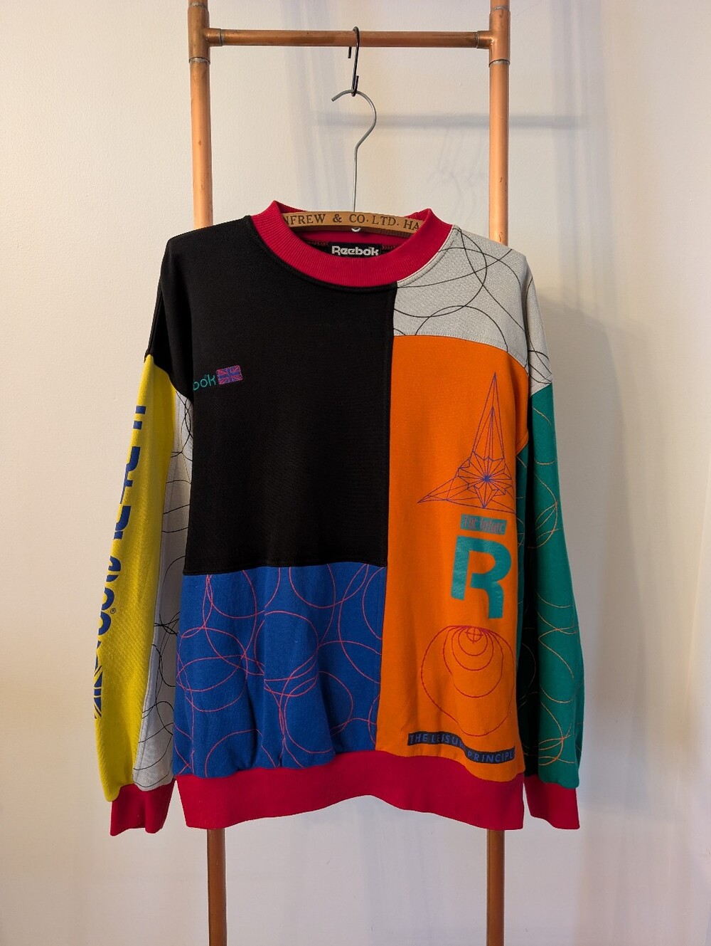🔥ULTRA RARE🔥UNISEX  'Reebok'  Men’s All Over Print. Graphic Crewneck Sweater